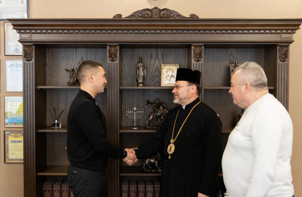 Владика Ярослав Приріз привітав керівництво району із Різдвяними святами