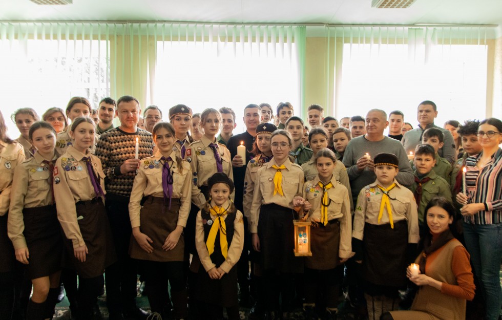 Дрогобицькі пластуни передали Вифлеємський вогонь для Дрогобицької РВА
