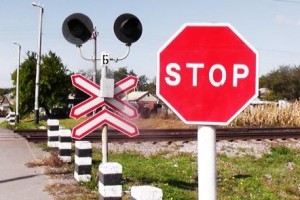 В області перевіряють залізничні переїзди та замінюють дорожні знаки