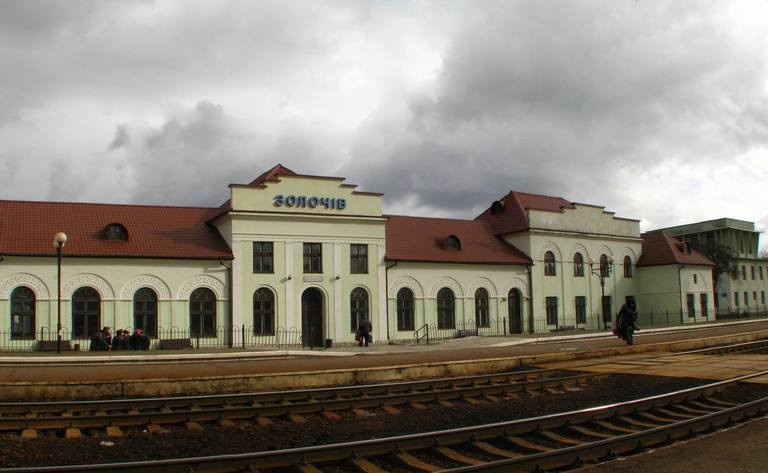 Внаслідок влучання ворожої ракети у підстанцію залізниці на Золочівщині постраждалих немає