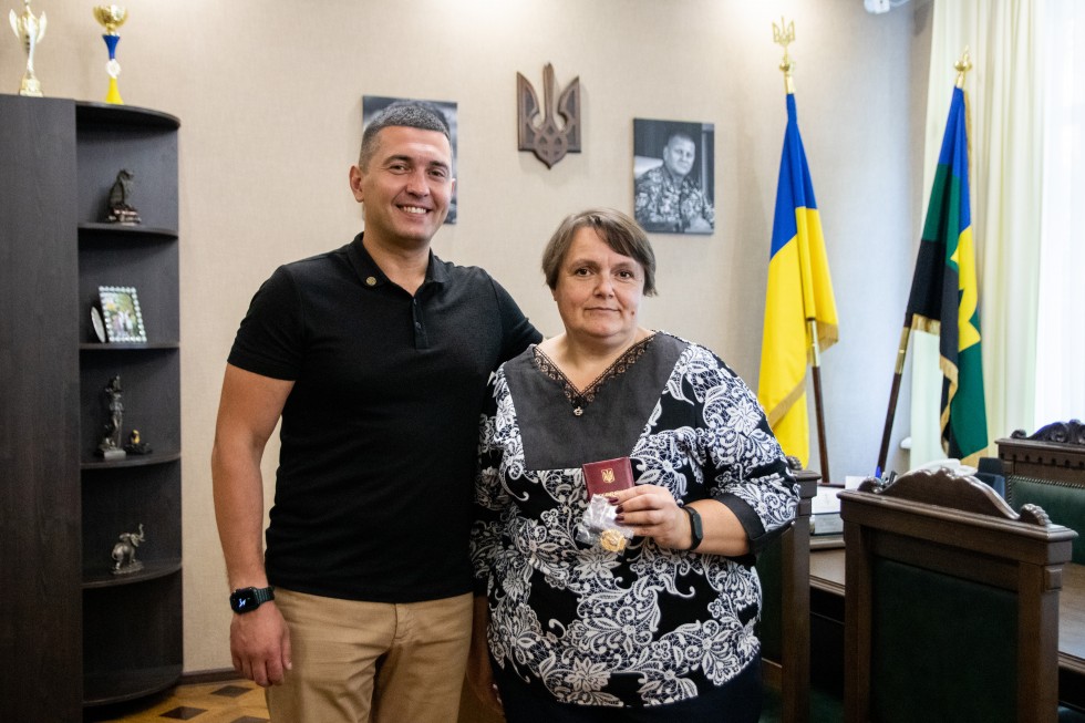 Степан Кулиняк вручив нагороду &laquo;Мати-героїня&raquo; мешканці Східницької ТГ