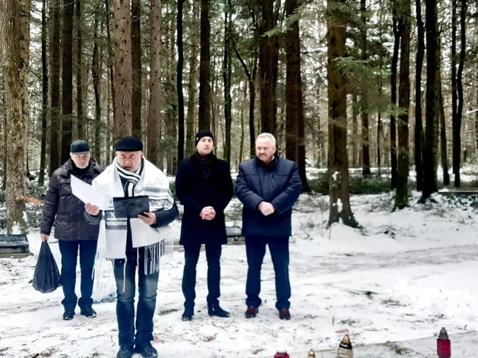 Степан Кулиняк відвідав єврейський меморіал у Броницькому лісі